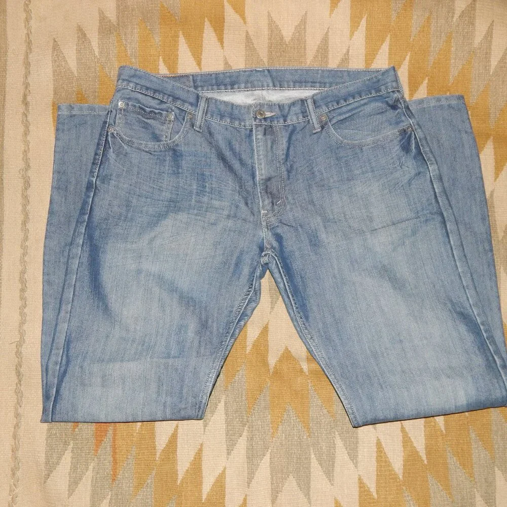 Levi's 514 - 36 x x34 Medium Wash Denim Levi Strauss Levis Blue Jeans - VNGUC - Picture 4 of 5